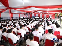 Sejumlah calon pegawai Koperasi Merah Putih mengikuti tes di Badan Kepegawaian Negara (BKN), Jakarta, Selasa (5/5/2026). (CNBC Indonesia/Tri Susilo)