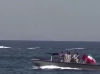 Serangan baru iran ke kapal as di selat Hormuz. (Tangkapan Layar CCTV+ via Reuters)