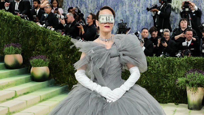 Sarah Paulson poses during the Met Gala, an annual fundraising gala held for the benefit of the Metropolitan Museum of Art's Costume Institute with this year's theme 'Costume Art' in New York City, New York, U.S., May 4, 2026. REUTERS/Daniel Cole