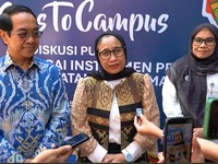 Wakil Kepala Badan Gizi Nasional (BGN), Nanik Sudaryati Deyang saat menyampaikan keterangan pers di Universitas Hasanuddin (Unhas), Makassar, Sulsel, Selasa (05/05/2026). (Dok. BGN)