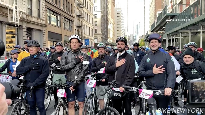 Wali Kota Zohran Mamdani mencetak sejarah dengan mengikuti secara penuh ajang TD Five Boro Bike Tour pada Minggu (3/5/2026). (Tangkapan Layar Video Reuters/BIKE NEW YORK)