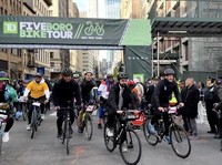 Wali Kota Zohran Mamdani mencetak sejarah dengan mengikuti secara penuh ajang TD Five Boro Bike Tour pada Minggu (3/5/2026). (Tangkapan Layar Video Reuters/BIKE NEW YORK)