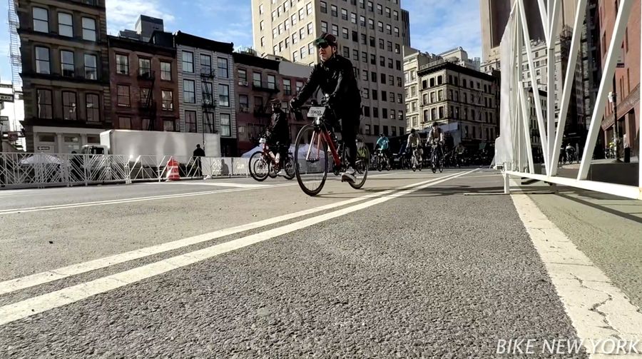 Wali Kota Zohran Mamdani mencetak sejarah dengan mengikuti secara penuh ajang TD Five Boro Bike Tour pada Minggu (3/5/2026).