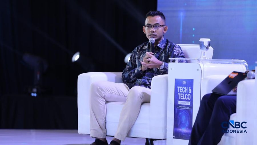 Cyber Security Consultant, Sangfor Technologies Indonesia, Akhmad Rezha saat menyampaikan pemaparan dalam Tech & Telco Forum 2026 di Jakarta, Rabu (6/5/2026). (CNBC Indonesia/Tri Susilo)