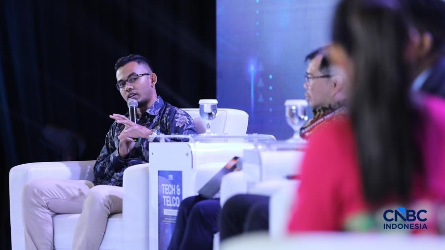 Cyber Security Consultant, Sangfor Technologies Indonesia, Akhmad Rezha saat menyampaikan pemaparan dalam Tech & Telco Forum 2026 di Jakarta, Rabu (6/5/2026). (CNBC Indonesia/Tri Susilo)