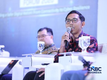 Cyber Security Consultant, Sangfor Technologies Indonesia, Akhmad Rezha saat menyampaikan pemaparan dalam Tech & Telco Forum 2026 di Jakarta, Rabu (6/5/2026). (CNBC Indonesia/Tri Susilo)