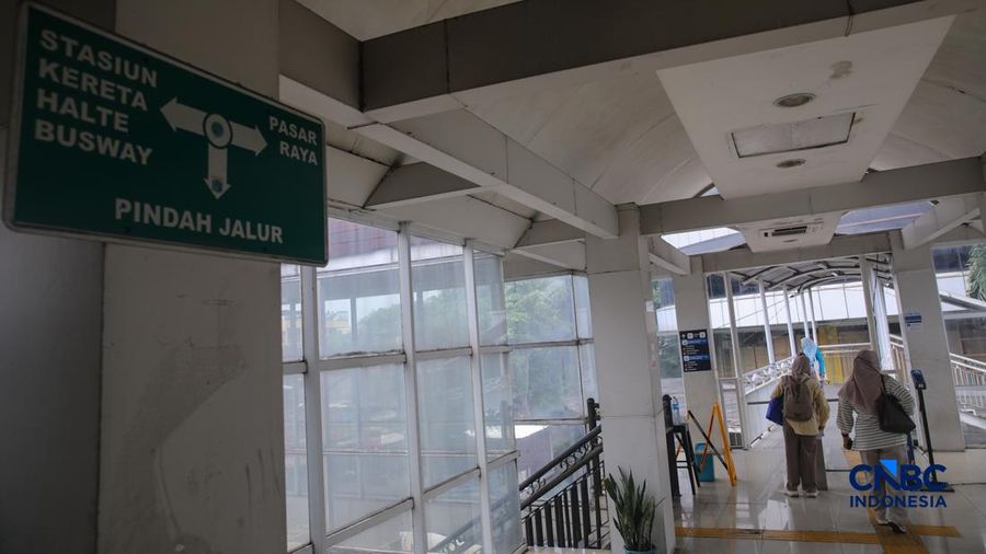 Suasana halte bus TransJakarta Manggarai yang berhenti beroperasi di Jakarta, Rabu (6/5/2026). Halte bus Transjakarta Manggarai tutup sementara mulai hari ini sampai waktu yang belum ditentukan untuk mendukung pembangunan LRT Jakarta di kawasan terse