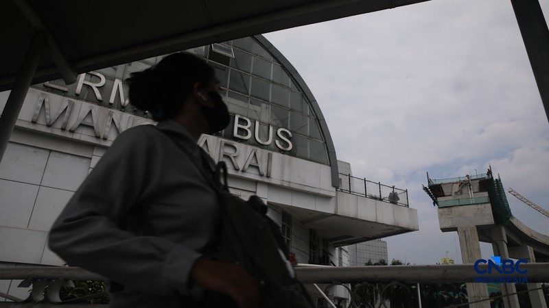 Suasana halte bus TransJakarta Manggarai yang berhenti beroperasi di Jakarta, Rabu (6/5/2026). Halte bus Transjakarta Manggarai tutup sementara mulai hari ini sampai waktu yang belum ditentukan untuk mendukung pembangunan LRT Jakarta di kawasan tersebut. (CNBC Indonesia/Faisal Rahman)