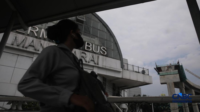 Suasana halte bus TransJakarta Manggarai yang berhenti beroperasi di Jakarta, Rabu (6/5/2026). Halte bus Transjakarta Manggarai tutup sementara mulai hari ini sampai waktu yang belum ditentukan untuk mendukung pembangunan LRT Jakarta di kawasan terse