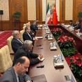 Menteri Luar Negeri Iran Abbas Araqchi bertemu dengan Menteri Luar Negeri Tiongkok Wang Yi di Beijing, Tiongkok, dalam gambar yang dirilis pada 6 Mei 2026 ini. Seyed Abbas Araqchi via Telegram/Handout via REUTERS