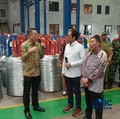 (kiri ke kanan): Commercial Director Beka Wire Indonesia Sandy Suryadi dan Wakil Menteri Perindustrian Faisol Riza dalam Grand Opening Pabrik Kawat Besi Galvanis di Subang, Rabu (6/5/2026). (CNBC Indonesia/Ferry Sandi)