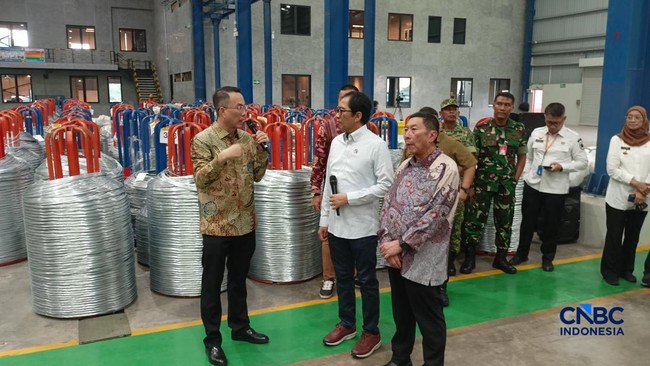 Sebut Situasi Sulit, Wamenperin Resmikan Pabrik Kawat Baja di Subang