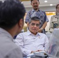 Menteri Ketenagakerjaan (Menaker) Yassierli saat meninjau pelaksanaan program pemagangan nasional di PT Yupi Indo Jelly Gum Tbk, Gunung Puteri, Bogor, Jawa Barat, Rabu (6/5/2026). (Dok. Kemnaker)
