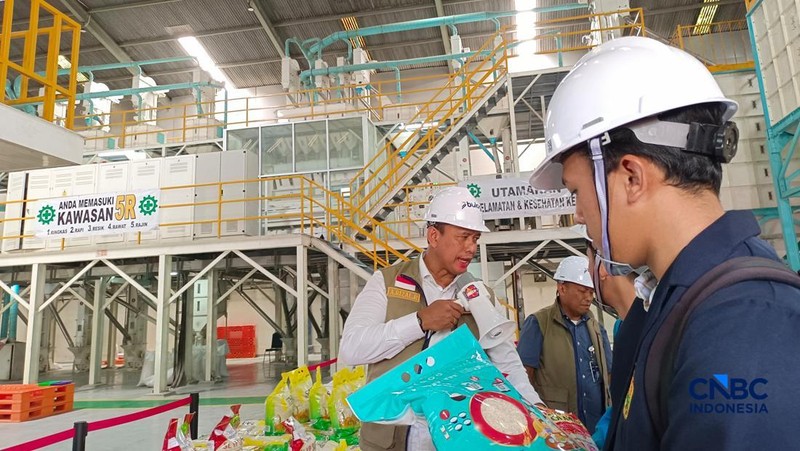 Perum Bulog mengundang mahasiswa yang tergabung dalam Badan Eksekutif Mahasiswa (BEM) se-Indonesia untuk meninjau langsung kondisi gudang beras di Kelapa Gading, Jakarta Utara, Rabu (6/5/2026).