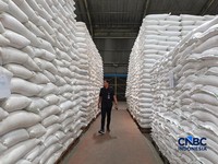 Perum Bulog mengundang mahasiswa yang tergabung dalam Badan Eksekutif Mahasiswa (BEM) se-Indonesia untuk meninjau langsung kondisi gudang beras di Kelapa Gading, Jakarta Utara, Rabu (6/5/2026). (CNBC Indonesia/Martyasari Rizky)