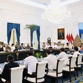 Presiden Prabowo Subianto memimpin Rapat Terbatas bersama jajaran Kabinet Merah Putih dan Komite Stabilitas Sistem Keuangan (KSSK) di Istana Merdeka, Jakarta, pada Selasa, 5 Mei 2026. (Instagram/Sekretariat.kabinet)
