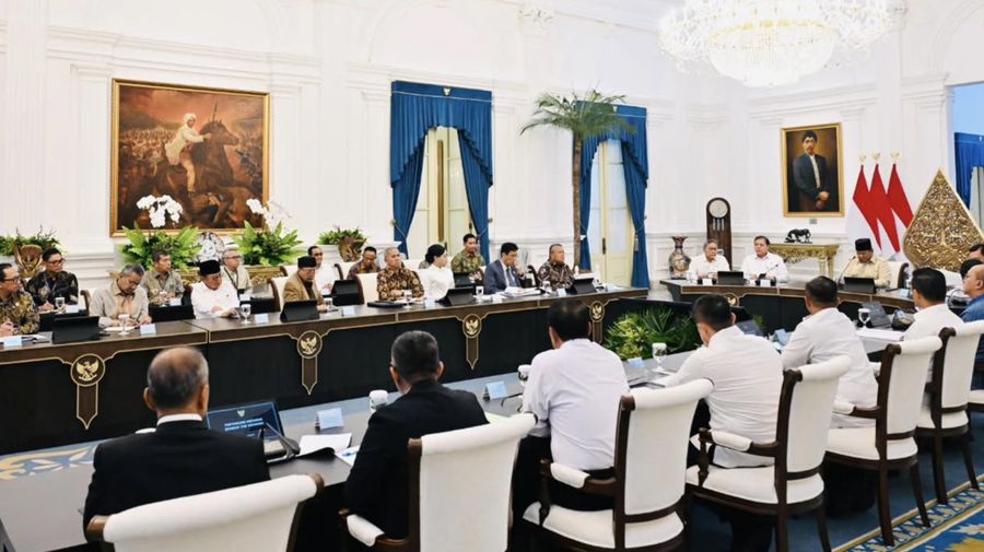 Presiden Prabowo Subianto memimpin Rapat Terbatas bersama jajaran Kabinet Merah Putih dan Komite Stabilitas Sistem Keuangan (KSSK) di Istana Merdeka, Jakarta, pada Selasa, 5 Mei 2026. (Instagram/Sekretariat.kabinet)