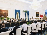 Presiden Prabowo Subianto memimpin Rapat Terbatas bersama jajaran Kabinet Merah Putih dan Komite Stabilitas Sistem Keuangan (KSSK) di Istana Merdeka, Jakarta, pada Selasa, 5 Mei 2026. (Instagram/Sekretariat.kabinet)