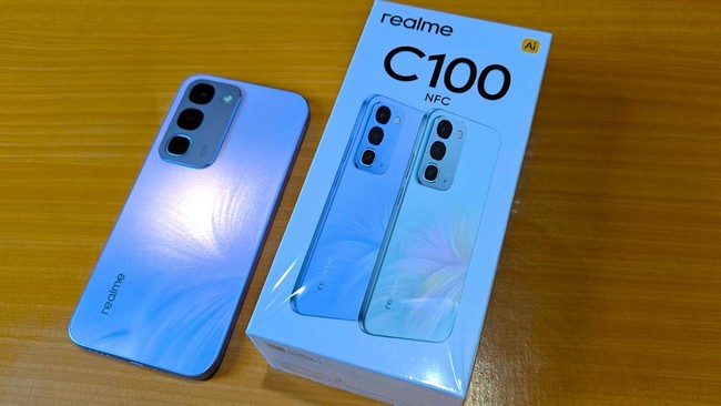 Strategi realme Rebut Heavy User Lewat HP Baterai 8000mAh realme C100
