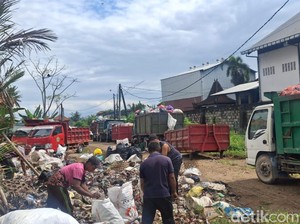 Tumpukan Sampah di Jalanan Tabanan Dipilah di Kantor DLH