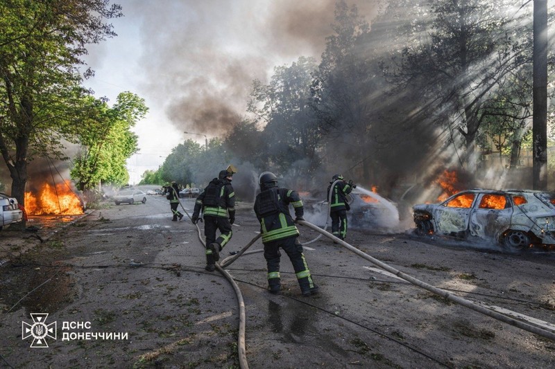 A site of a Russian air strike, amid Russia's attack on Ukraine, in Zaporizhzhia, Ukraine May 5, 2026. Press service of the State Emergency Service of Ukraine in Zaporizhzhia region/Handout via REUTERS ATTENTION EDITORS - THIS IMAGE HAS BEEN SUPPLIED BY A THIRD PARTY. WATERMARK FROM SOURCE. MANDATORY CREDIT. BEST QUALITY AVAILABLE.