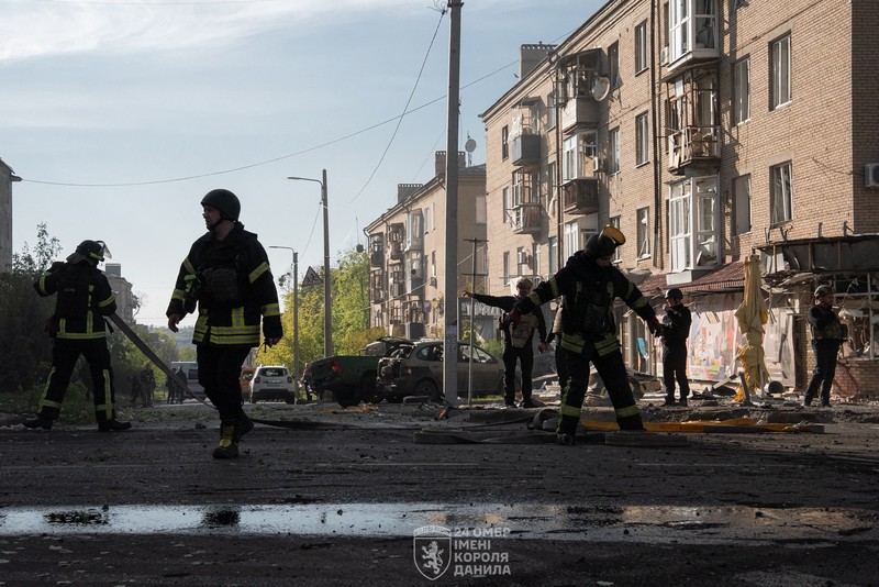 A site of a Russian air strike, amid Russia's attack on Ukraine, in Zaporizhzhia, Ukraine May 5, 2026. Press service of the State Emergency Service of Ukraine in Zaporizhzhia region/Handout via REUTERS ATTENTION EDITORS - THIS IMAGE HAS BEEN SUPPLIED BY A THIRD PARTY. WATERMARK FROM SOURCE. MANDATORY CREDIT. BEST QUALITY AVAILABLE.