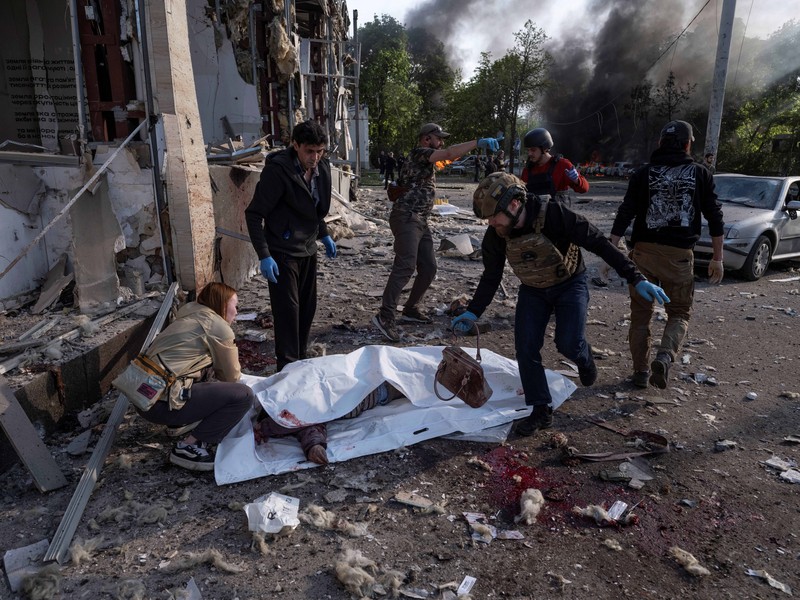 A site of a Russian air strike, amid Russia's attack on Ukraine, in Zaporizhzhia, Ukraine May 5, 2026. Press service of the State Emergency Service of Ukraine in Zaporizhzhia region/Handout via REUTERS ATTENTION EDITORS - THIS IMAGE HAS BEEN SUPPLIED BY A THIRD PARTY. WATERMARK FROM SOURCE. MANDATORY CREDIT. BEST QUALITY AVAILABLE.