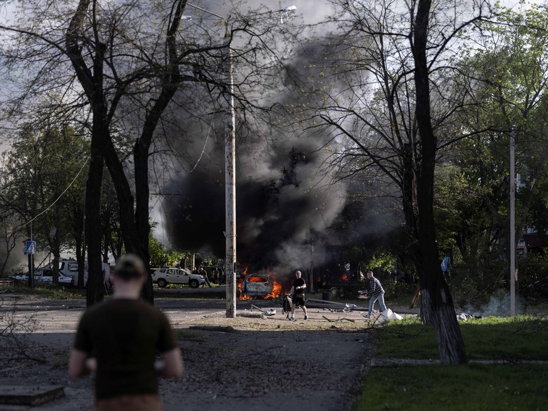 A site of a Russian air strike, amid Russia's attack on Ukraine, in Zaporizhzhia, Ukraine May 5, 2026. Press service of the State Emergency Service of Ukraine in Zaporizhzhia region/Handout via REUTERS ATTENTION EDITORS - THIS IMAGE HAS BEEN SUPPLIED BY A THIRD PARTY. WATERMARK FROM SOURCE. MANDATORY CREDIT. BEST QUALITY AVAILABLE.