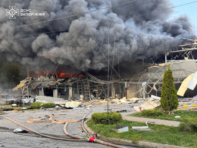 A site of a Russian air strike, amid Russia's attack on Ukraine, in Zaporizhzhia, Ukraine May 5, 2026. Press service of the State Emergency Service of Ukraine in Zaporizhzhia region/Handout via REUTERS ATTENTION EDITORS - THIS IMAGE HAS BEEN SUPPLIED BY A THIRD PARTY. WATERMARK FROM SOURCE. MANDATORY CREDIT. BEST QUALITY AVAILABLE.