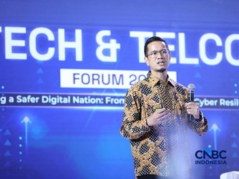 VP IT Digital Strategy & Performance, PT Telkom Indonesia (Persero) Tbk, Jokoadi Wibowo saat menyampaikan pemaparan dalam Tech & Telco Forum 2026 di Jakarta, Rabu (6/5/2026). (CNBC Indonesia/Tri Susilo)