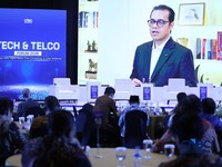 Wakil Menteri Komunikasi dan Digital, Nezar Patria saat menyampaikan pemaparan secara daring dalam Tech & Telco Forum 2026 di Jakarta, Rabu (6/5/2026). (CNBC Indonesia/Tri Susilo)