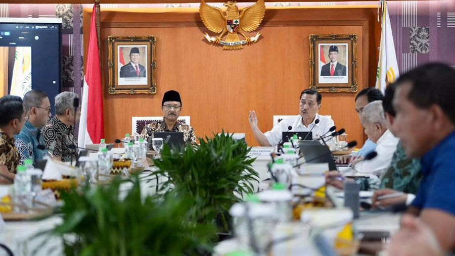 Ketua Komite Percepatan Transformasi Digital Pemerintah (PTDP), Luhut Binsar Pandjaitan  memimpin Rapat Koordinasi Pemanfaatan Data dan Digitalisasi Bantuan Sosial (Bansos) lintas kementerian dan lembaga (K/L) di Kantor Kementerian Sosial (Kemensos)