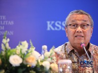 Gubernur Bank Indonesia, Perry Warjiyo menyampaikan pemaparan saat konferensi pers hasil rapat berkala KSSK tahun 2026 di Bank Indonesia, Jakarta, Kamis (7/5/2026). (CNBC Indonesia/Faisal Rahman)