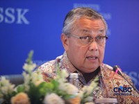 Gubernur BI Perry Warjiyo menyampaikan pemaparan saat konferensi pers hasil rapat berkala KSSK tahun 2026. (CNBC Indonesia/Faisal Rahman)