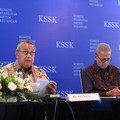 Gubernur Bank Indonesia, Perry Warjiyo menyampaikan pemaparan saat konferensi pers hasil rapat berkala KSSK tahun 2026 di Bank Indonesia, Jakarta, Kamis (7/5/2026). (CNBC Indonesia/Faisal Rahman)
