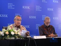 Gubernur Bank Indonesia, Perry Warjiyo menyampaikan pemaparan saat konferensi pers hasil rapat berkala KSSK tahun 2026 di Bank Indonesia, Jakarta, Kamis (7/5/2026). (CNBC Indonesia/Faisal Rahman)