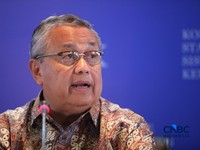 Gubernur Bank Indonesia, Perry Warjiyo menyampaikan pemaparan saat konferensi pers hasil rapat berkala KSSK tahun 2026 di Bank Indonesia, Jakarta, Kamis (7/5/2026). (CNBC Indonesia/Faisal Rahman)