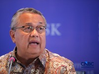 Gubernur Bank Indonesia, Perry Warjiyo menyampaikan pemaparan saat konferensi pers hasil rapat berkala KSSK tahun 2026 di Bank Indonesia, Jakarta, Kamis (7/5/2026). (CNBC Indonesia/Faisal Rahman)
