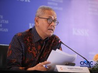 Ketua Dewan Komisioner Lembaga Penjamin Simpanan (LPS), Anggito Abimanyu menyampaikan pemaparan saat konferensi pers hasil rapat berkala KSSK tahun 2026 di Bank Indonesia, Jakarta, Kamis (7/5/2026). (CNBC Indonesia/Faisal Rahman)