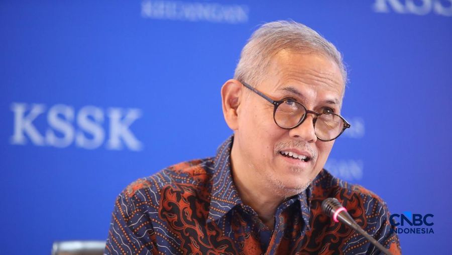 Ketua Dewan Komisioner Lembaga Penjamin Simpanan (LPS), Anggito Abimanyu menyampaikan pemaparan saat konferensi pers hasil rapat berkala KSSK tahun 2026 di Bank Indonesia, Jakarta, Kamis (7/5/2026). (CNBC Indonesia/Faisal Rahman)