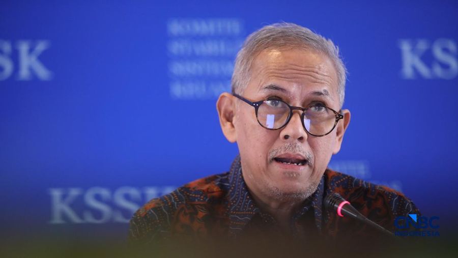 Ketua Dewan Komisioner Lembaga Penjamin Simpanan (LPS), Anggito Abimanyu menyampaikan pemaparan saat konferensi pers hasil rapat berkala KSSK tahun 2026 di Bank Indonesia, Jakarta, Kamis (7/5/2026). (CNBC Indonesia/Faisal Rahman)
