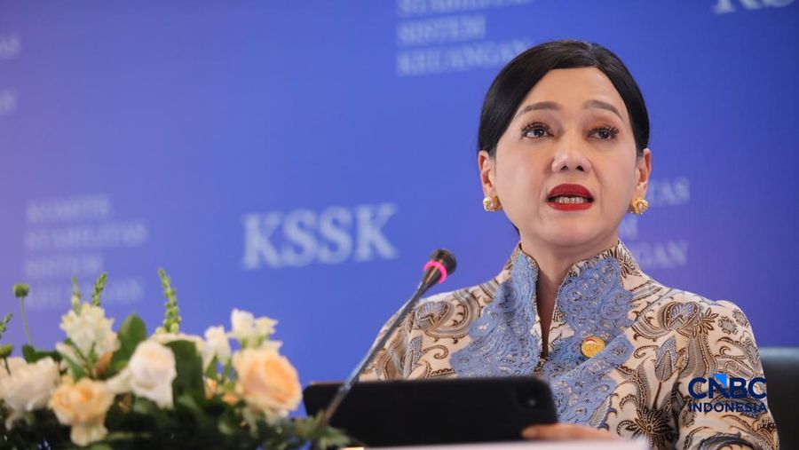 Ketua Dewan Komisioner OJK, Friderica Widyasari Dewi menyampaikan pemaparan saat konferensi pers hasil rapat berkala KSSK tahun 2026 di Bank Indonesia, Jakarta, Kamis (7/5/2026). (CNBC Indonesia/Faisal Rahman)