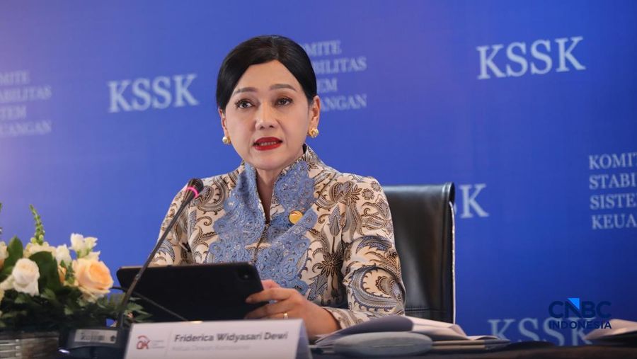 Ketua Dewan Komisioner OJK, Friderica Widyasari Dewi menyampaikan pemaparan saat konferensi pers hasil rapat berkala KSSK tahun 2026 di Bank Indonesia, Jakarta, Kamis (7/5/2026). (CNBC Indonesia/Faisal Rahman)