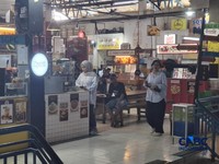Kondisi Pasar Santa, Jakarta Selatan masih tampak ramai, setelah sempat dikabarkan sepi. (CNBC Indonesia/Chandra Dwi Pranata)