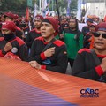 Massa buruh yang tergabung dalam Konfederasi Serikat Pekerja Indonesia (KSPI) menggelar aksi unjuk rasa di depan Kantor Kementerian Ketenagakerjaan RI, Jakarta, Kamis (7/5/2026). (CNBC Indonesia/Faisal Rahman)