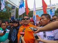 Presiden KPSI, Said Iqbal menyampaikan keterangan saat unjuk rasa di depan kantor Kementerian Ketenagakerjaan RI, Jakarta, Kamis (7/5/2026). (CNBC Indonesia/Faisal Rahman)
