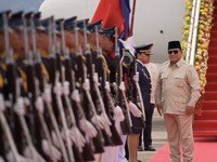 Foto: Presiden Republik Indonesia Prabowo Subianto bersama delegasi terbatas tiba di Cebu, Filipina, Kamis (7/5/2026), untuk menghadiri Konferensi Tingkat Tinggi (KTT) ke-48 ASEAN. (Tangkapan Layar Video Facebook Radio Television Malacañang).