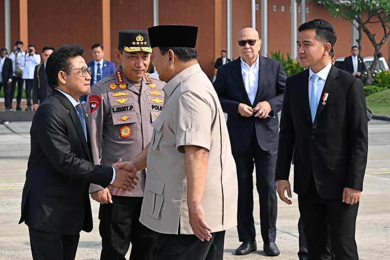 Presiden Republik Indonesia, Prabowo Subianto bertolak menuju Cebu, Filipina, pada Kamis, 7 Mei 2026, dalam rangka menghadiri Konferensi Tingkat Tinggi (KTT) ke-48 ASEAN yang berlangsung pada 7-8 Mei 2026. Kepala Negara bersama rombongan terbatas lepas landas dari Pangkalan TNI AU Halim Perdanakusuma, Jakarta, sekitar pukul 09.10 WIB.  (Biro Pers, Media, dan Informasi Sekretariat Presiden)