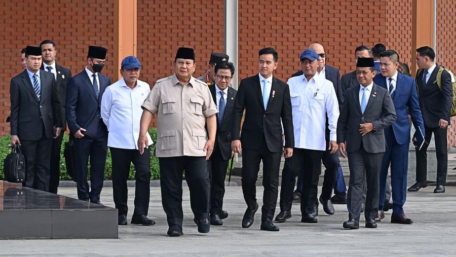 Presiden Republik Indonesia, Prabowo Subianto bertolak menuju Cebu, Filipina, pada Kamis, 7 Mei 2026, dalam rangka menghadiri Konferensi Tingkat Tinggi (KTT) ke-48 ASEAN yang berlangsung pada 7-8 Mei 2026. Kepala Negara bersama rombongan terbatas lep