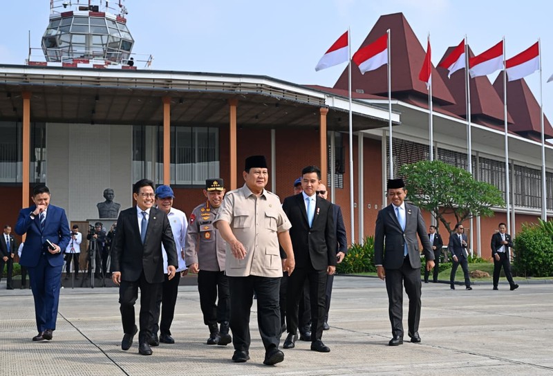 Presiden Republik Indonesia, Prabowo Subianto bertolak menuju Cebu, Filipina, pada Kamis, 7 Mei 2026, dalam rangka menghadiri Konferensi Tingkat Tinggi (KTT) ke-48 ASEAN yang berlangsung pada 7-8 Mei 2026. Kepala Negara bersama rombongan terbatas lepas landas dari Pangkalan TNI AU Halim Perdanakusuma, Jakarta, sekitar pukul 09.10 WIB.  (Biro Pers, Media, dan Informasi Sekretariat Presiden)